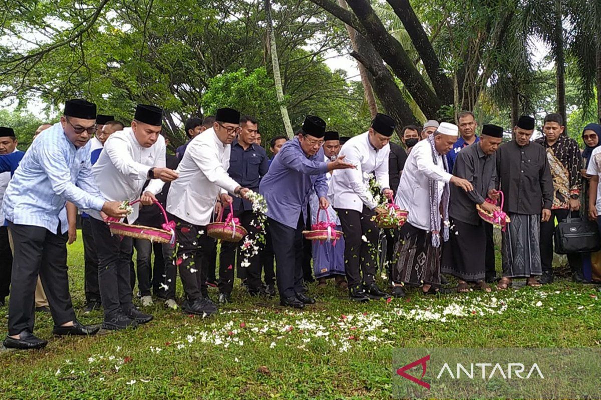 SBY ziarah ke korban tsunami Aceh di kuburan massal Siron