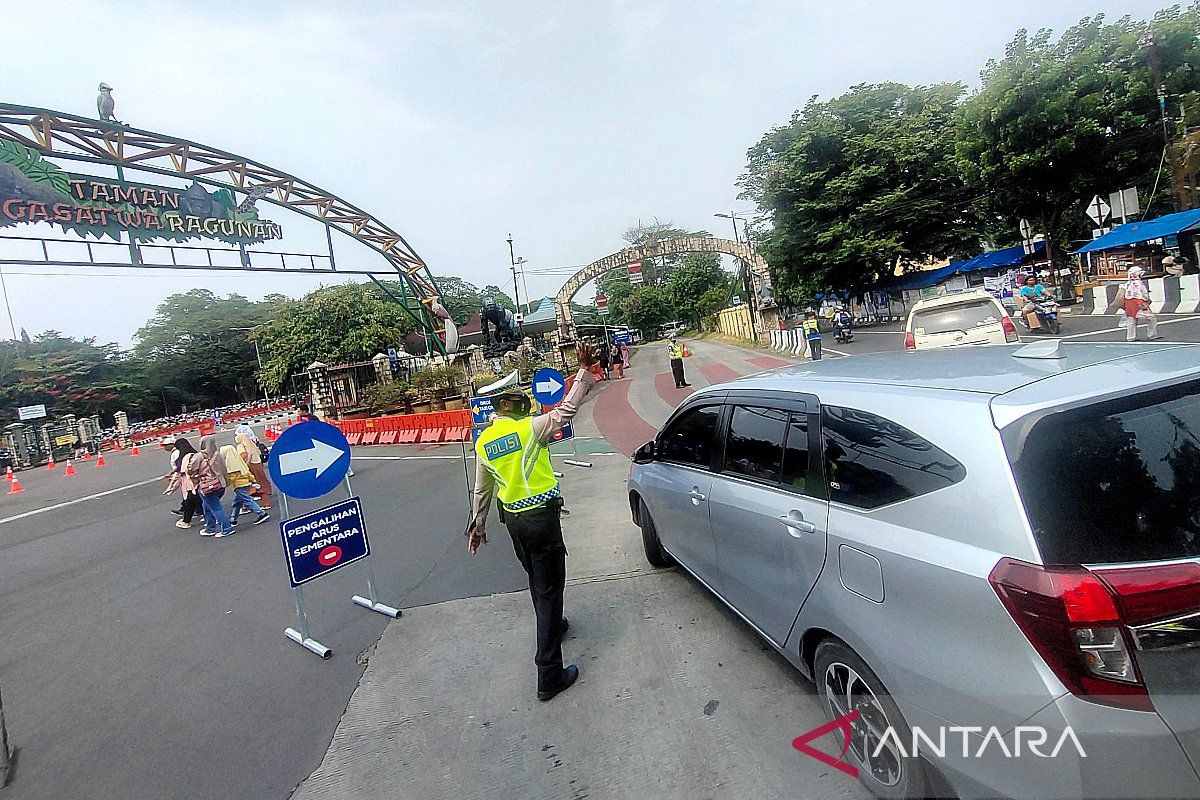 Polisi siapkan pengaturan lalin di Taman Margasatwa Ragunan saat libur Natal