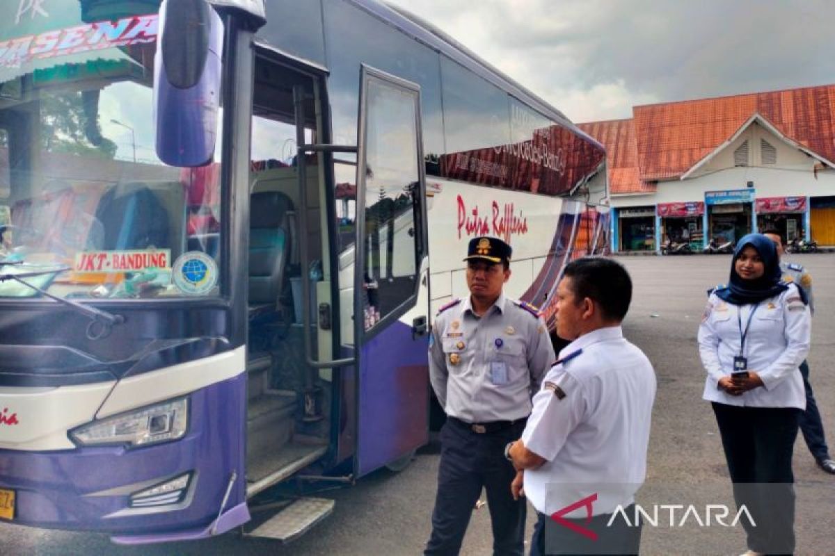 Arus bus Terminal Simpang Nangka Rejang Lebong naik