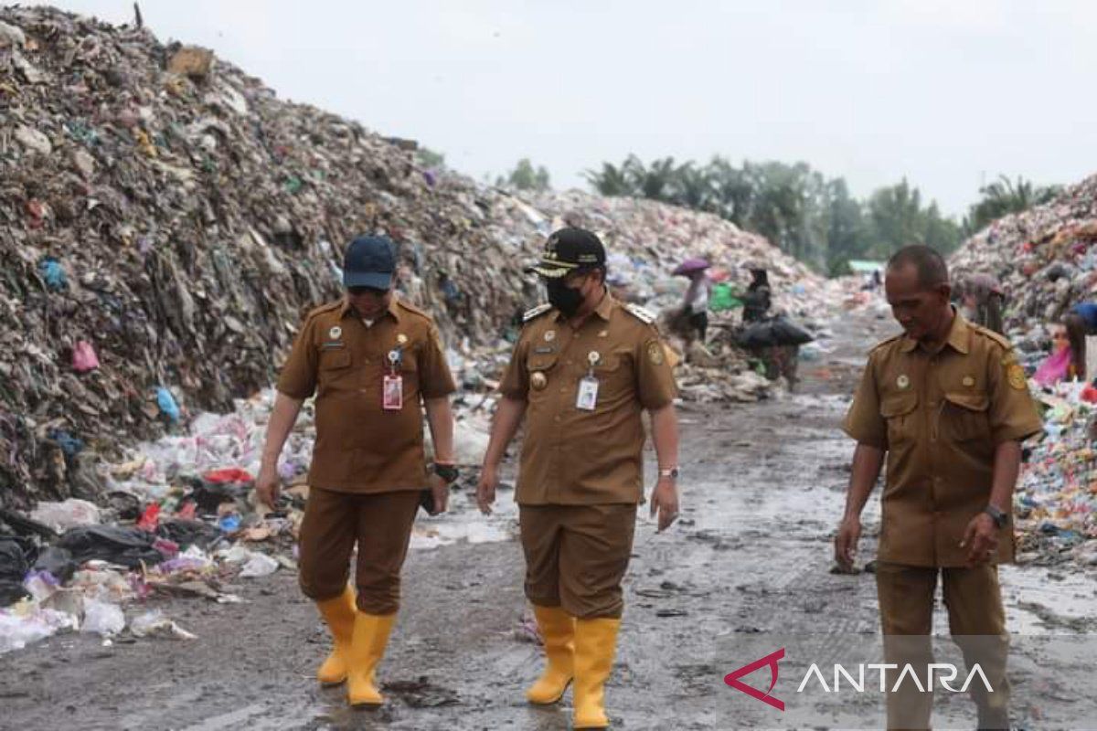 Banjarmasin govt builds maggots house in Basirih landfill