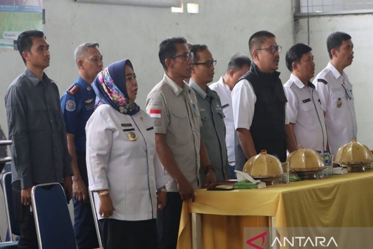 Bupati KolakaTimur resmikan bantuan rumah di  Desa Tondowatu