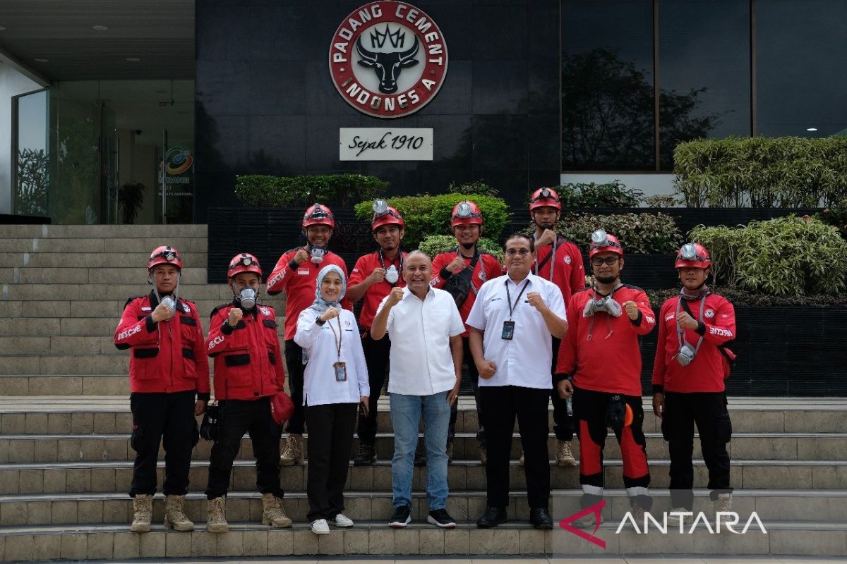 TRC Semen Padang evakuasi jenazah Ke-13 korban erupsi Gunung Marapi