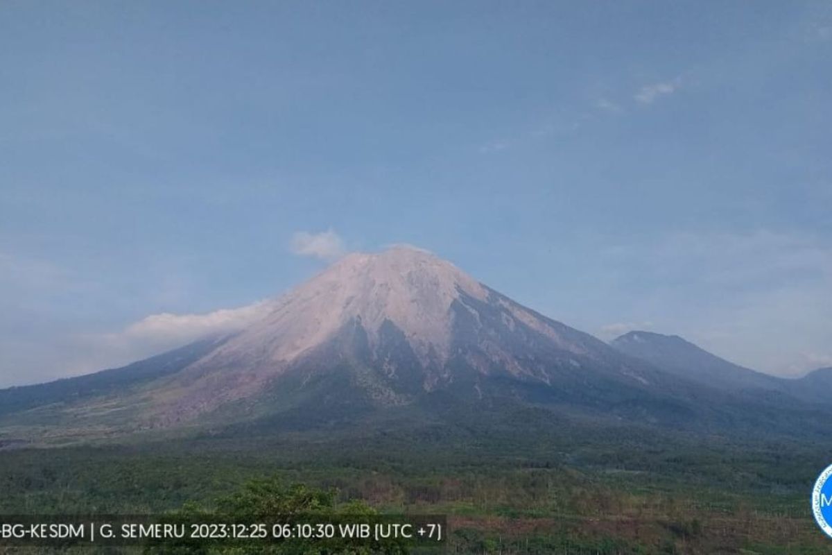Luncuran awan panas Gunung Semeru Jatim tak berdampak ke permukiman warga