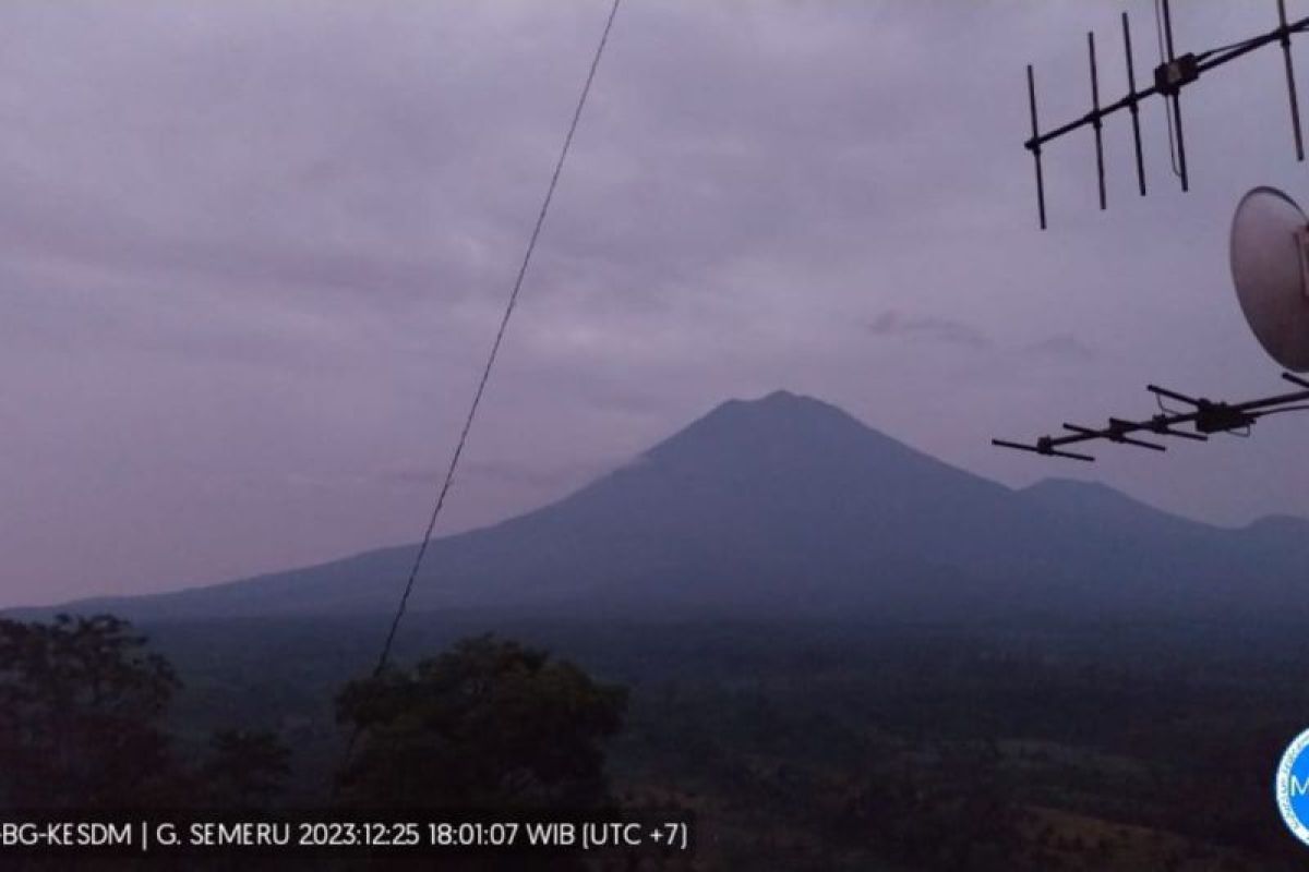 Getaran banjir lahar dingin Gunung Semeru terjadi selama 1,5 jam