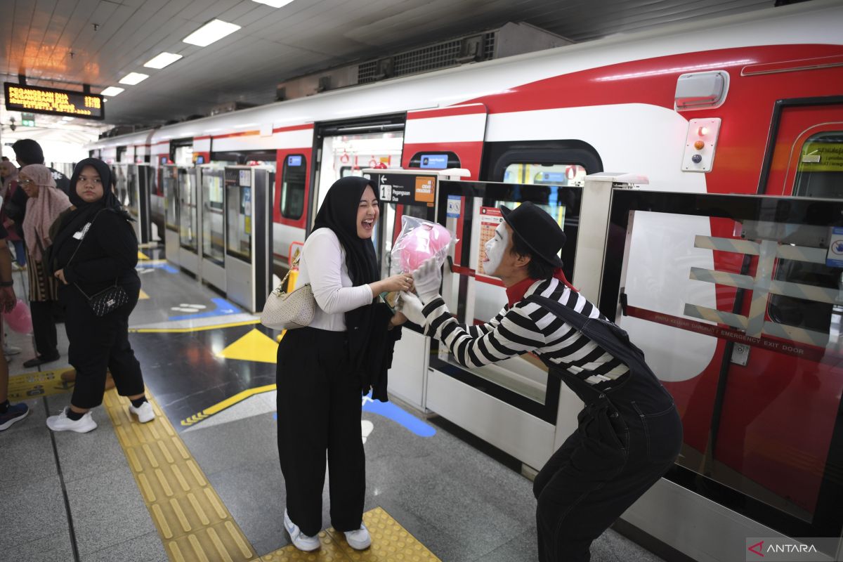 LRT Jakarta angkut penumpang 3.545 saat malam tahun baru