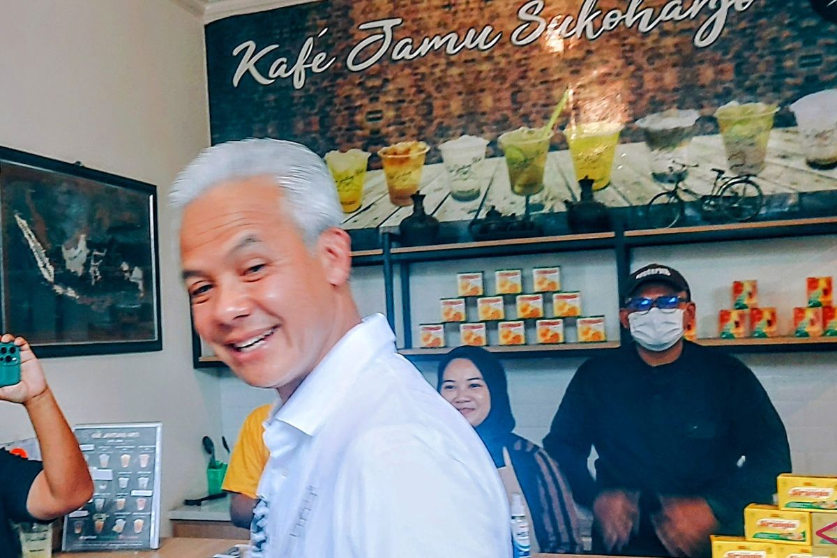 Ganjar ke Sukoharjo, tinjau kafe kreatif