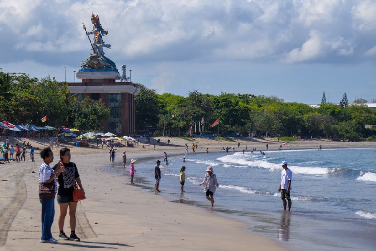 Liburan akhir tahun, Bali ramai dikunjungi wisatawan lokal dan asing
