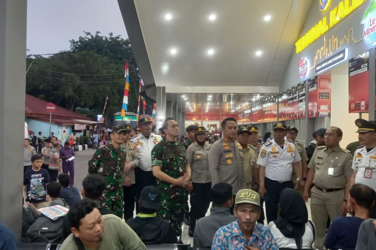 Kepadatan penumpang di Terminal Kalideres kembali normal