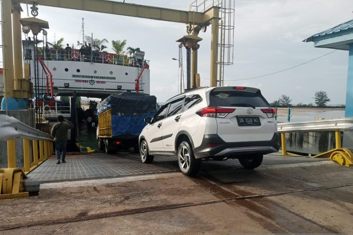 Arus penumpang dan kendaraan di pelabuhan Tanjung Ru naik 30 persen