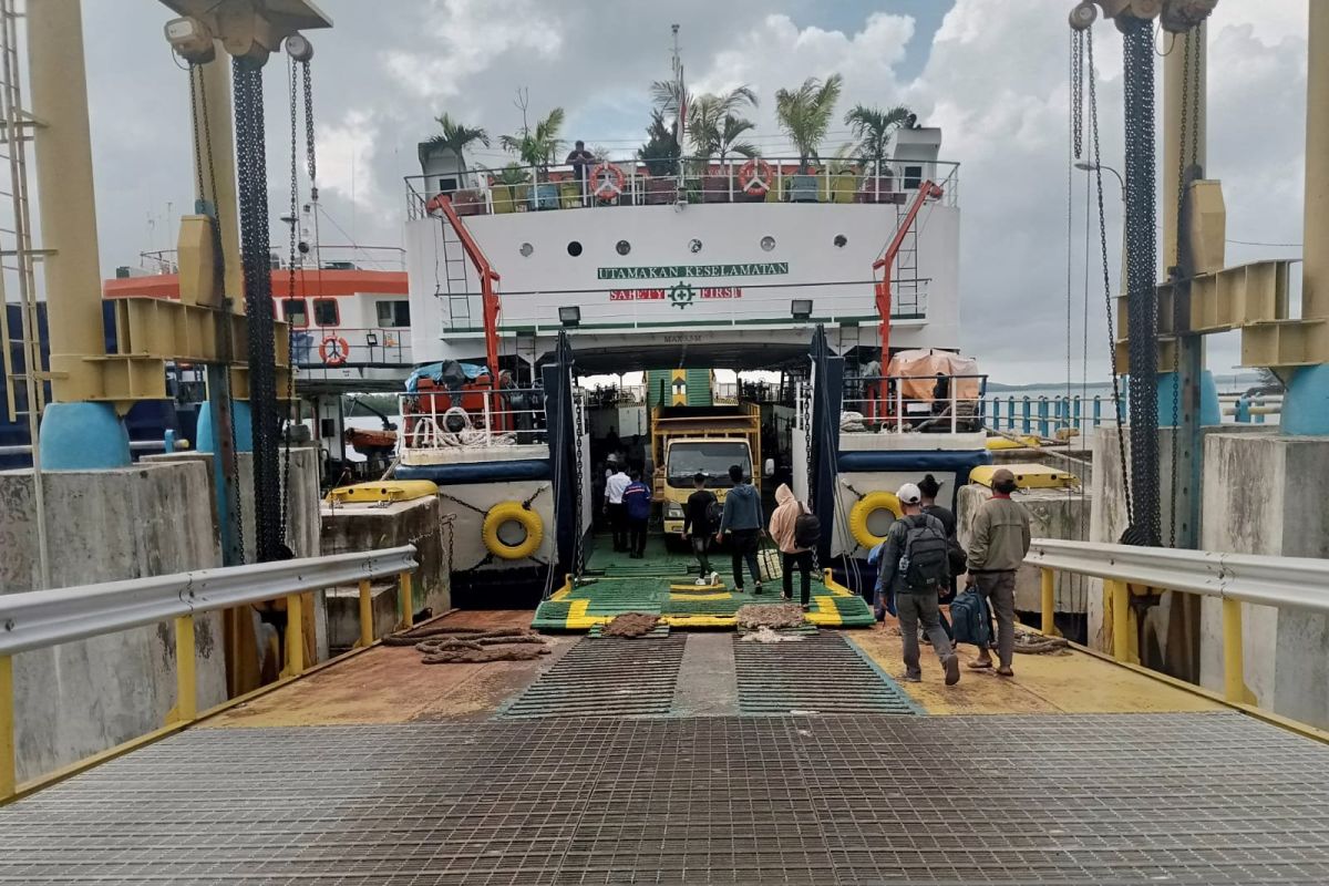 Tiga kapal layani pemudik di pelabuhan Tanjung Ru Belitung