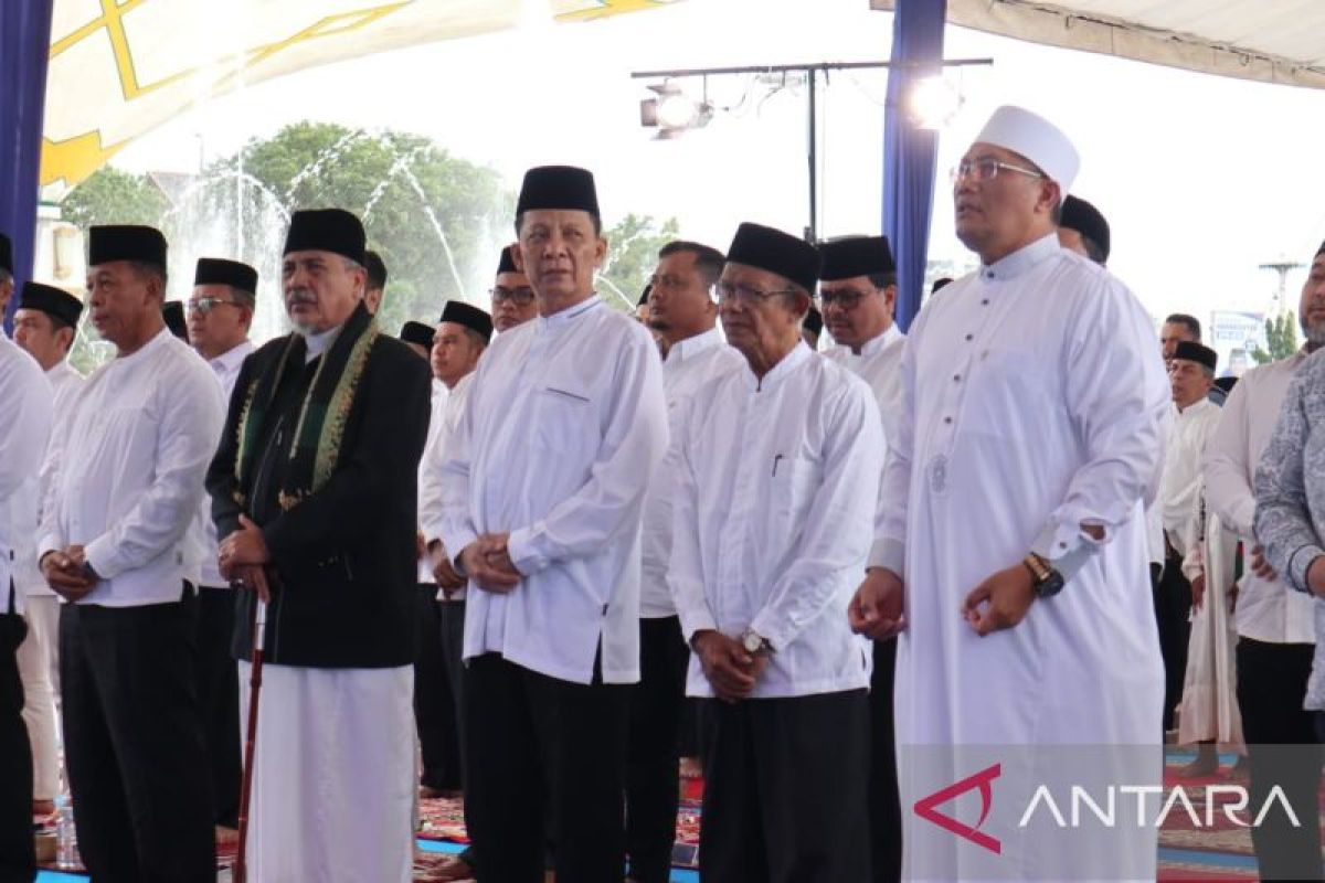 Masyarakat Aceh munajatkan doa untuk para syuhada pada peringatan 19 tahun tsunami