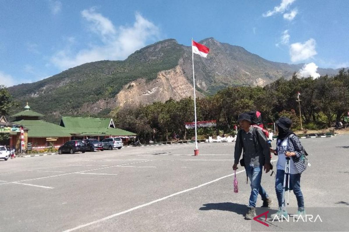 Libur panjang, wisata pendakian gunung di Garut dibuka kembali