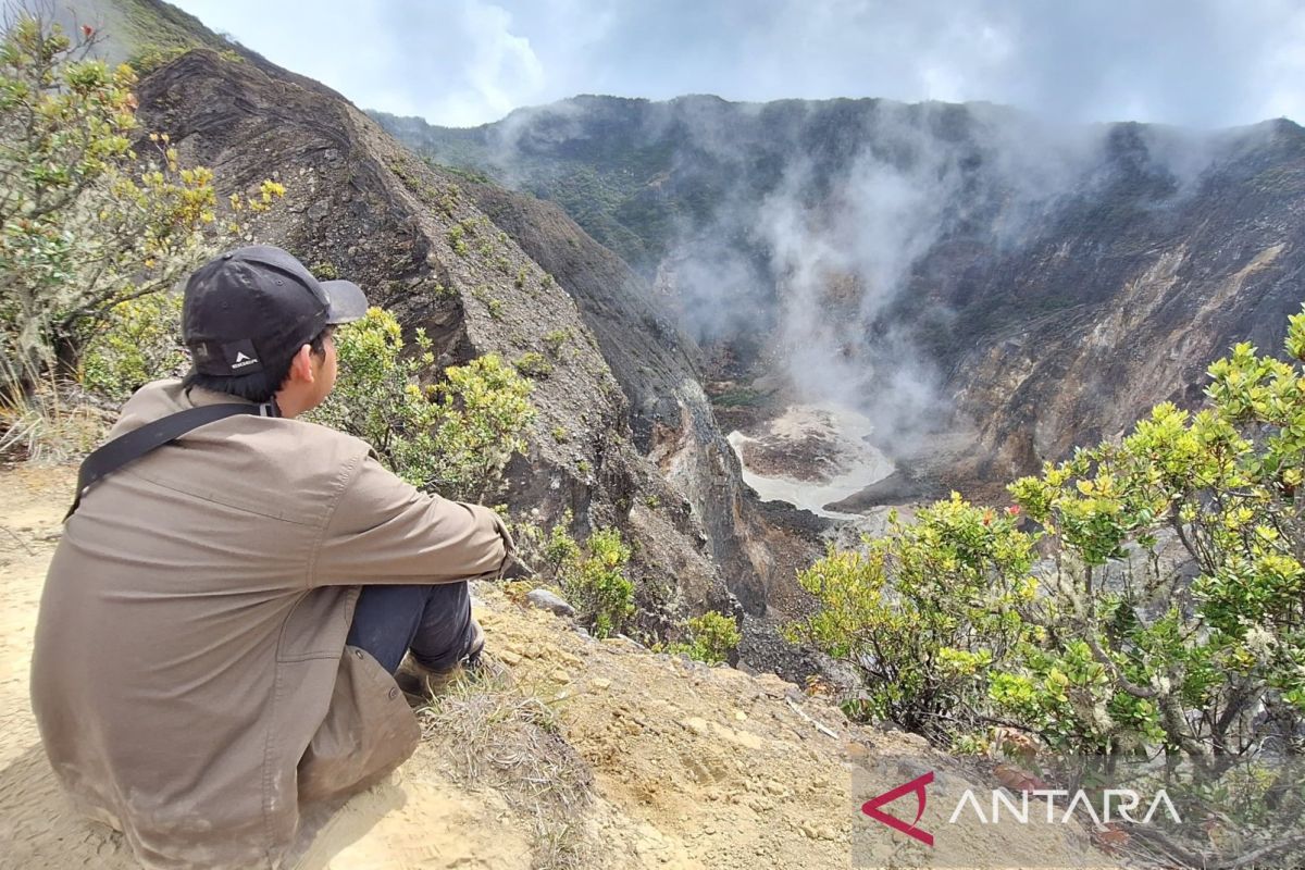 Cek fakta, Gunung Ciremai di Jawa Barat meletus usai gempa