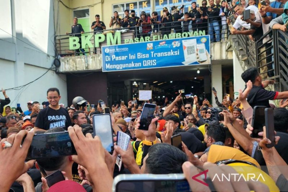 Capres Anies gaungkan bantuan sosial Plus di Pasar Flamboyan Pontianak