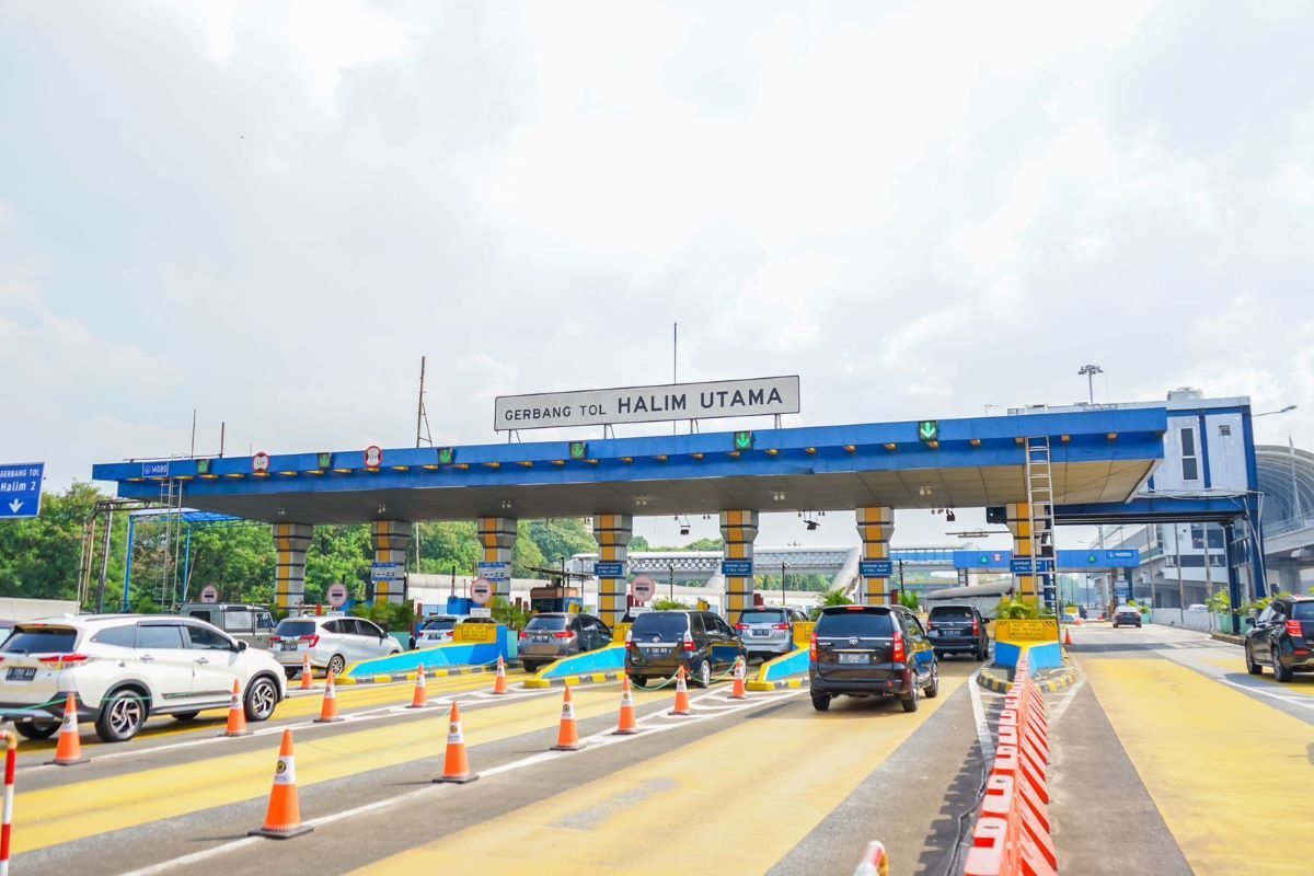 Hari Natal, arus balik ke kawasan Jabotabek meningkat di Tol Jabotabek