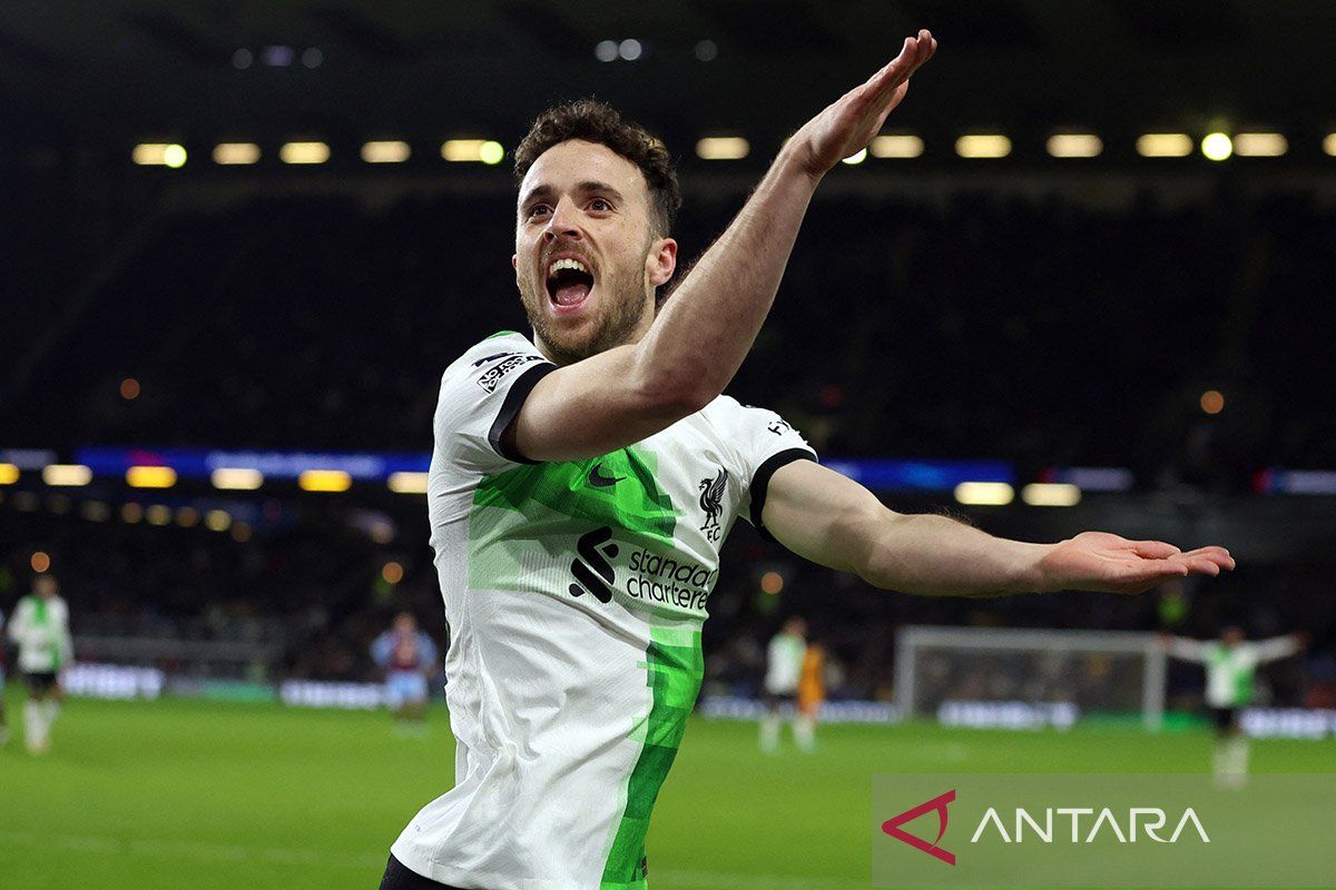 Liverpool rebut pucuk klasemen setelah hantam tuan rumah Burnley 2-0