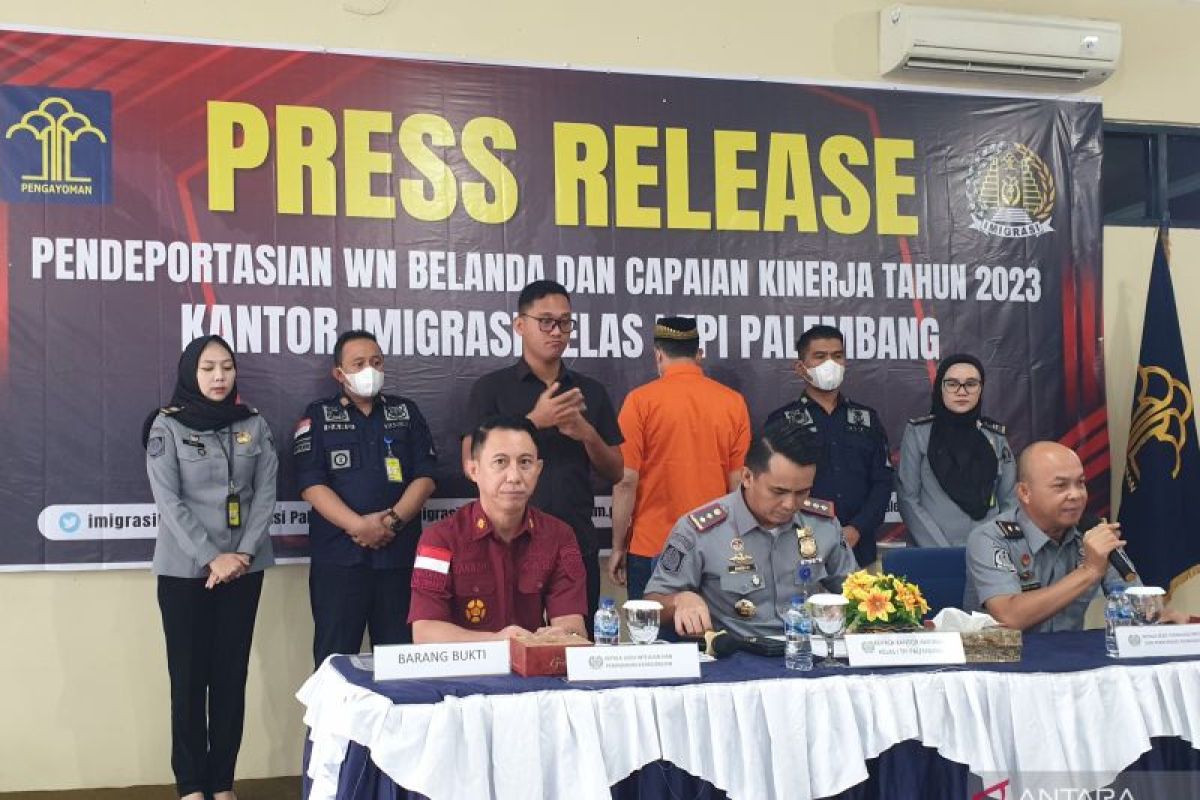 Imigrasi Palembang deportasi empat orang WNA