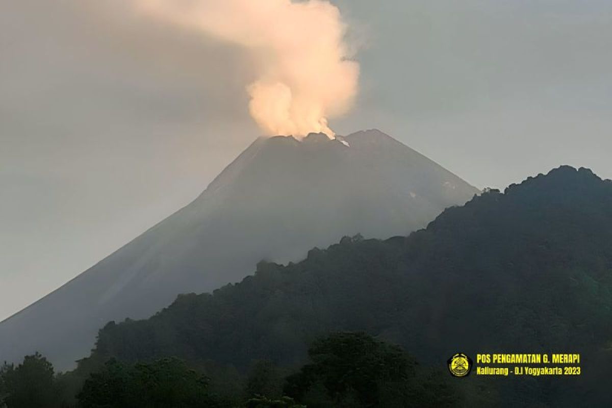 BPPTKG merekam 16 kali gempa guguran Gunung Merapi