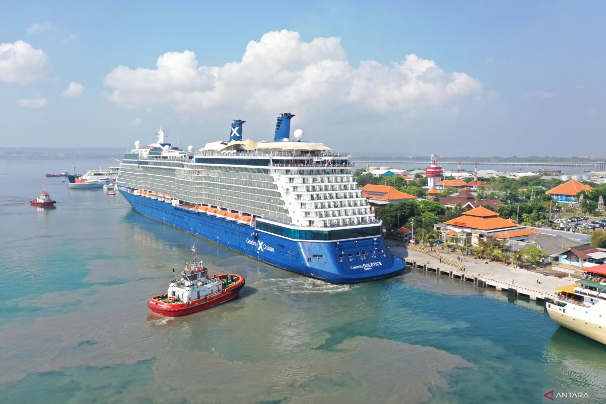 Dua kapal pesiar bawa 3.000 penumpang wisata tahun baru di Bali