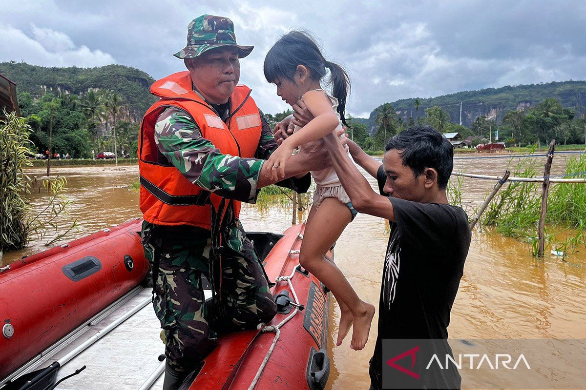 Basarnas Pekanbaru kirim tim ke Sumbar evakuasi korban banjir