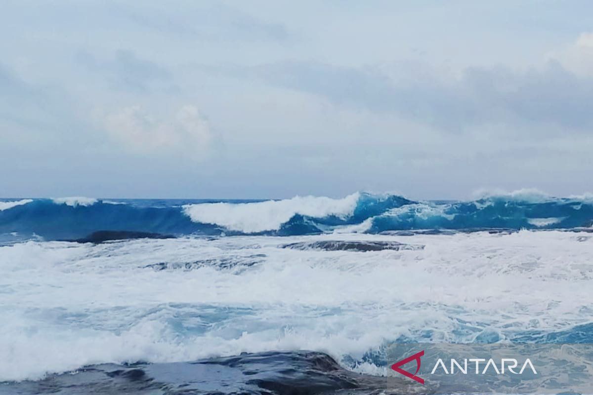 BMKG: Waspadai gelombang tinggi enam meter di Laut Natuna Utara