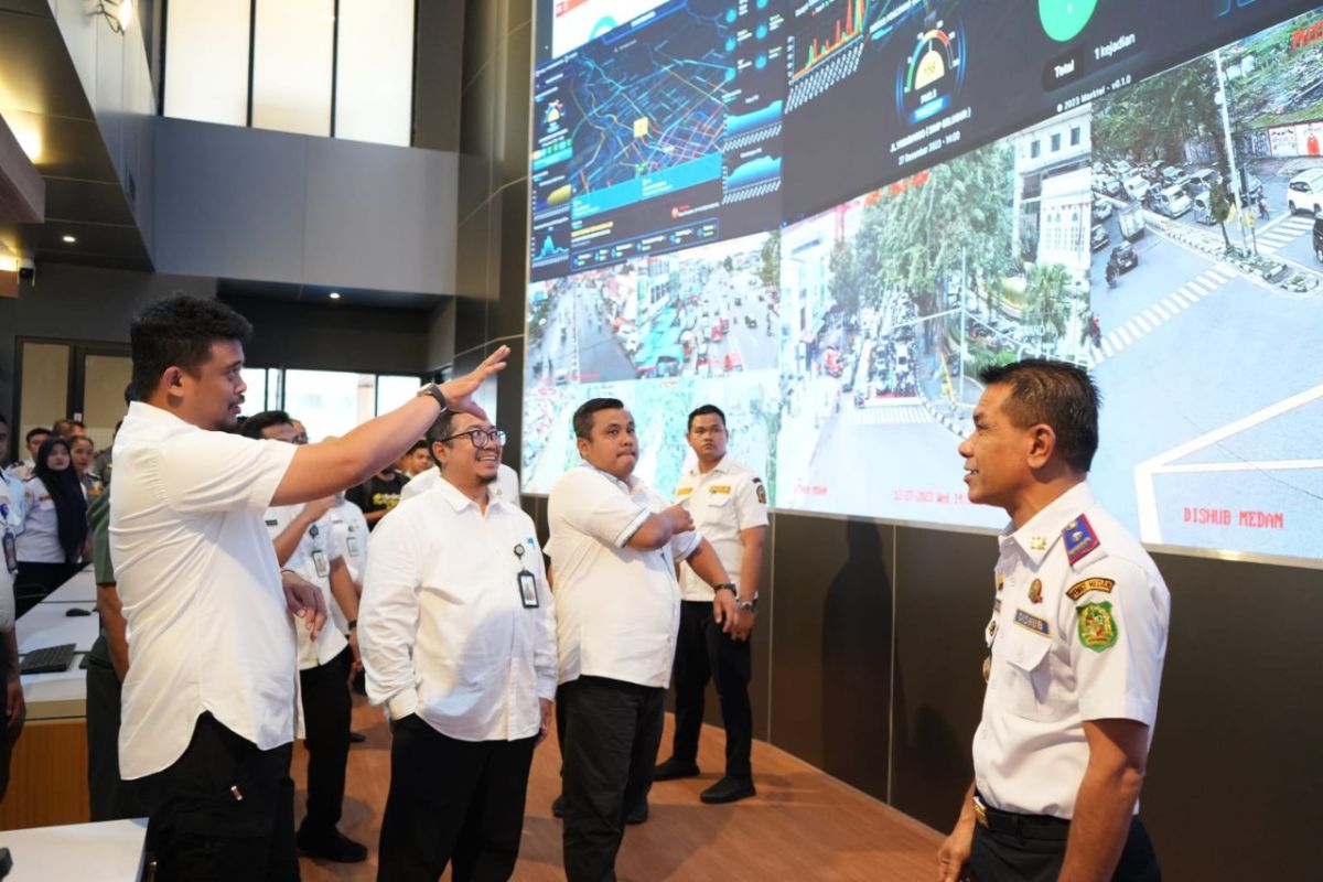 Pemkot Medan resmikan ruang pusat kontrol CCTV wujud kota pintar