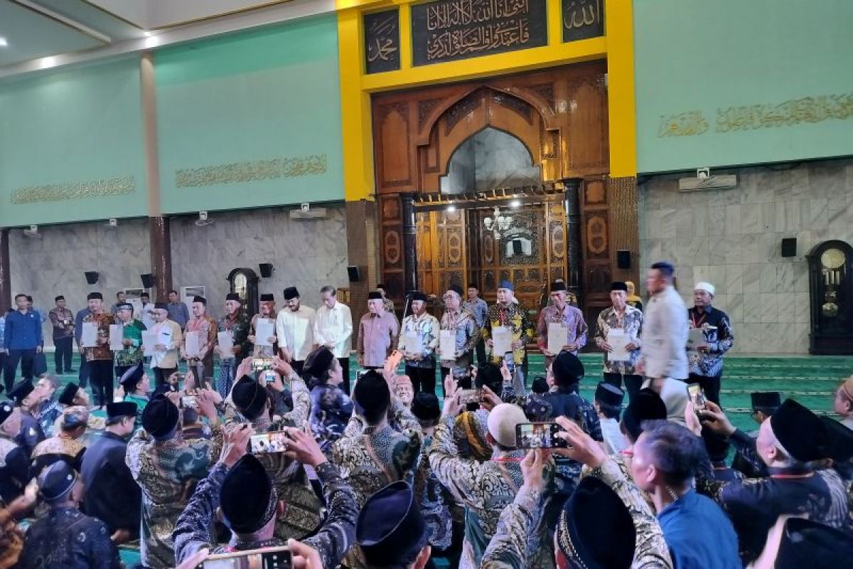 Presiden Jokowi serahkan seribu sertifikat wakaf di Sidoarjo