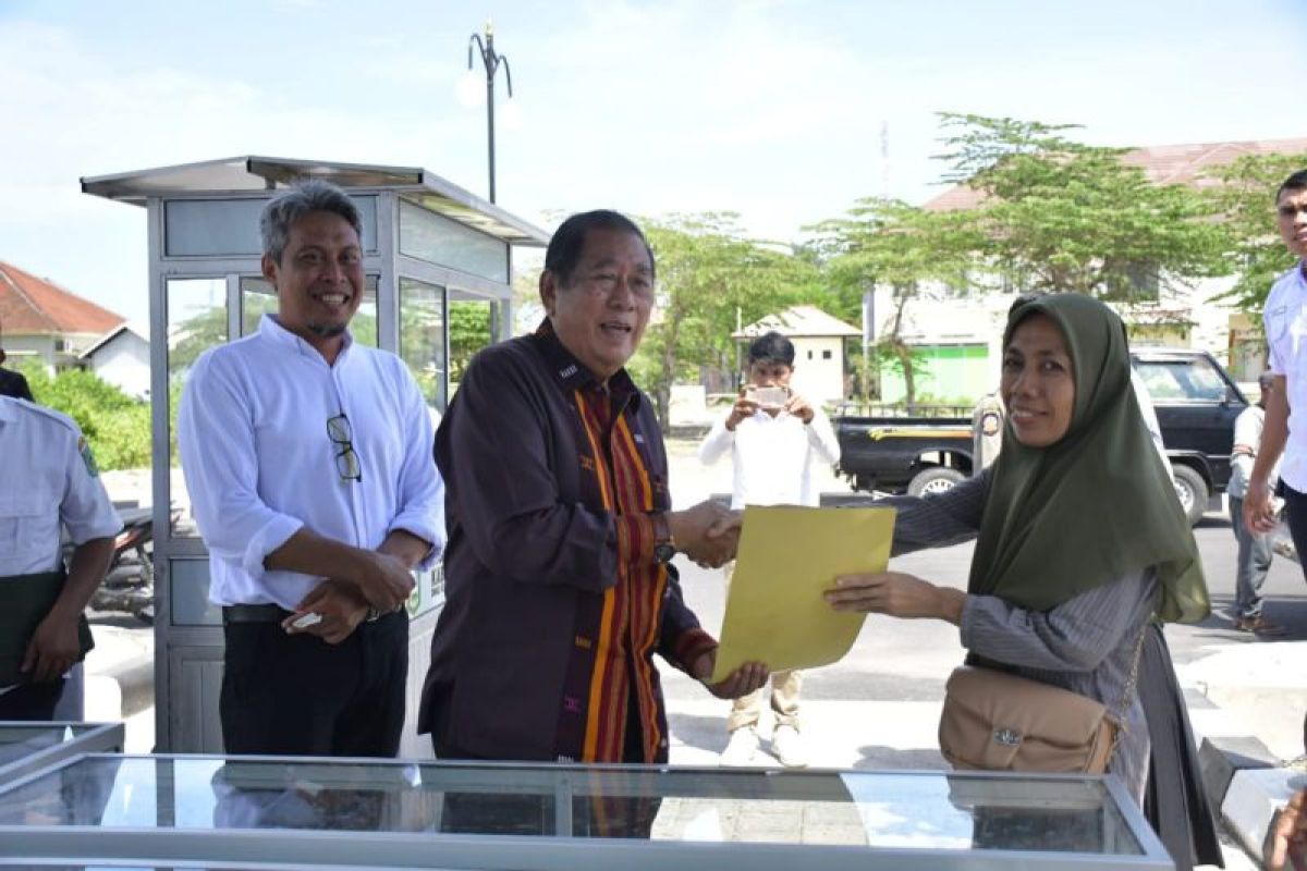 Pemkab Lombok Utara beri bantuan sarana usaha bagi UMKM
