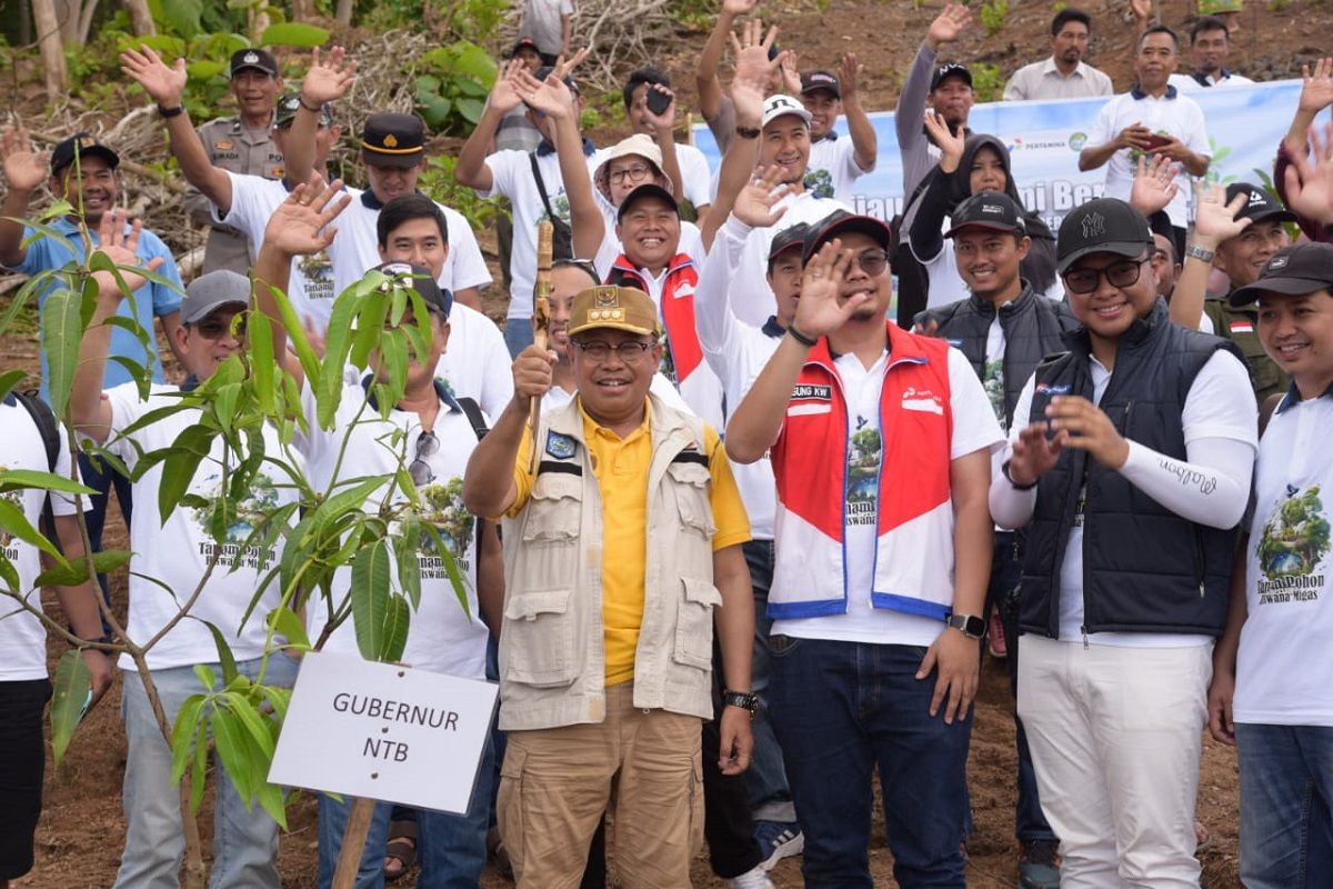 Hiswana Migas NTB dan Pertamina Patra Niaga tanam 1.700 pohon buah di Lombok Barat