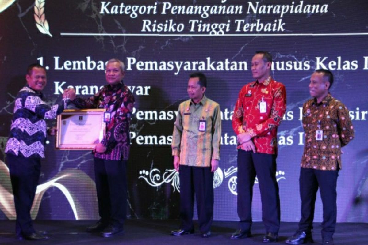 Kemenkumham Jateng anugerahi penghargaan sejumlah UPT