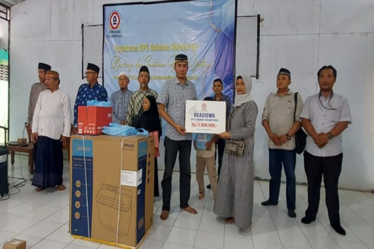 Askonas Kulon Progo memberi beasiswa di Panti Asuhan LKSA Muhammadiyah