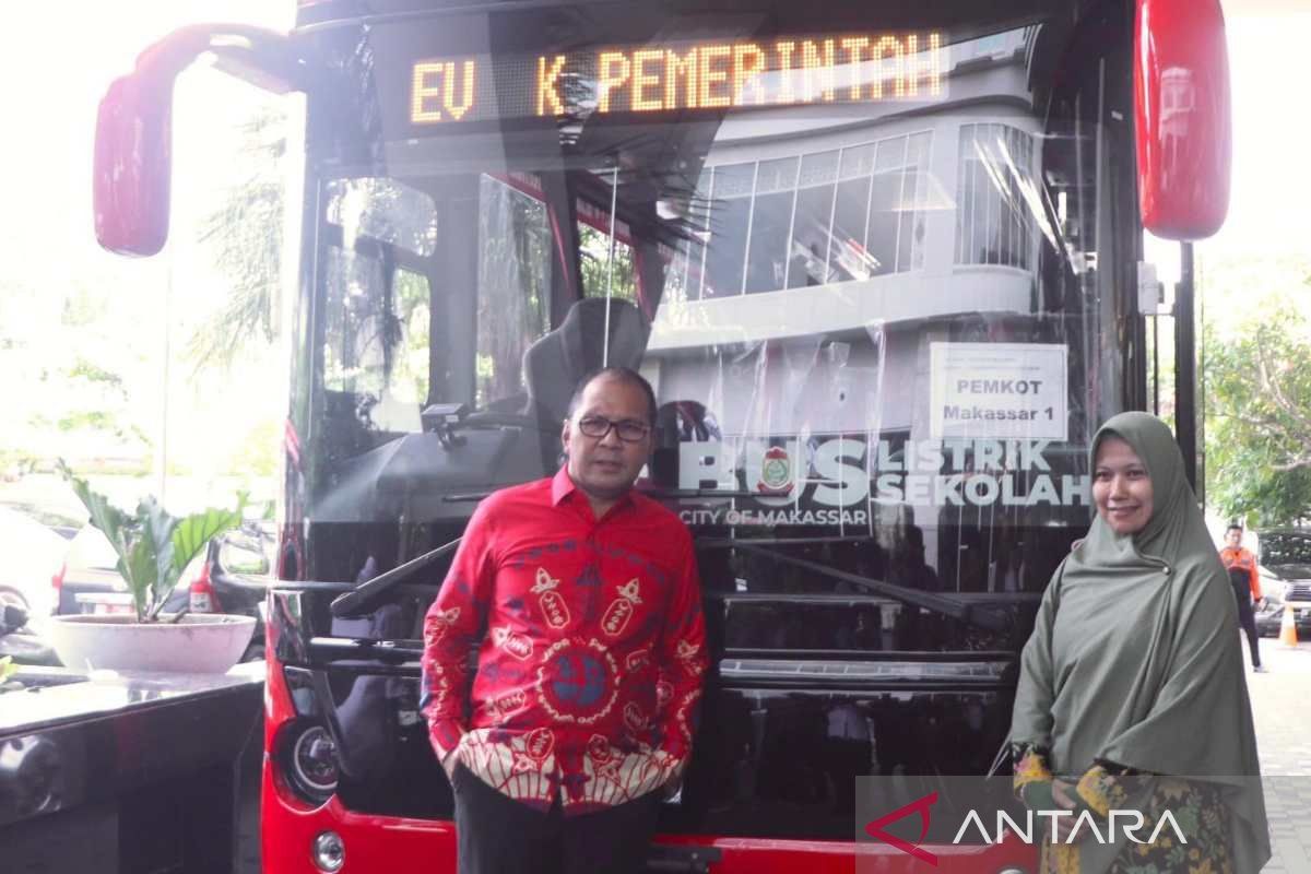 Pemkot Makassar meluncurkan bus sekolah listrik dukung rendah karbon