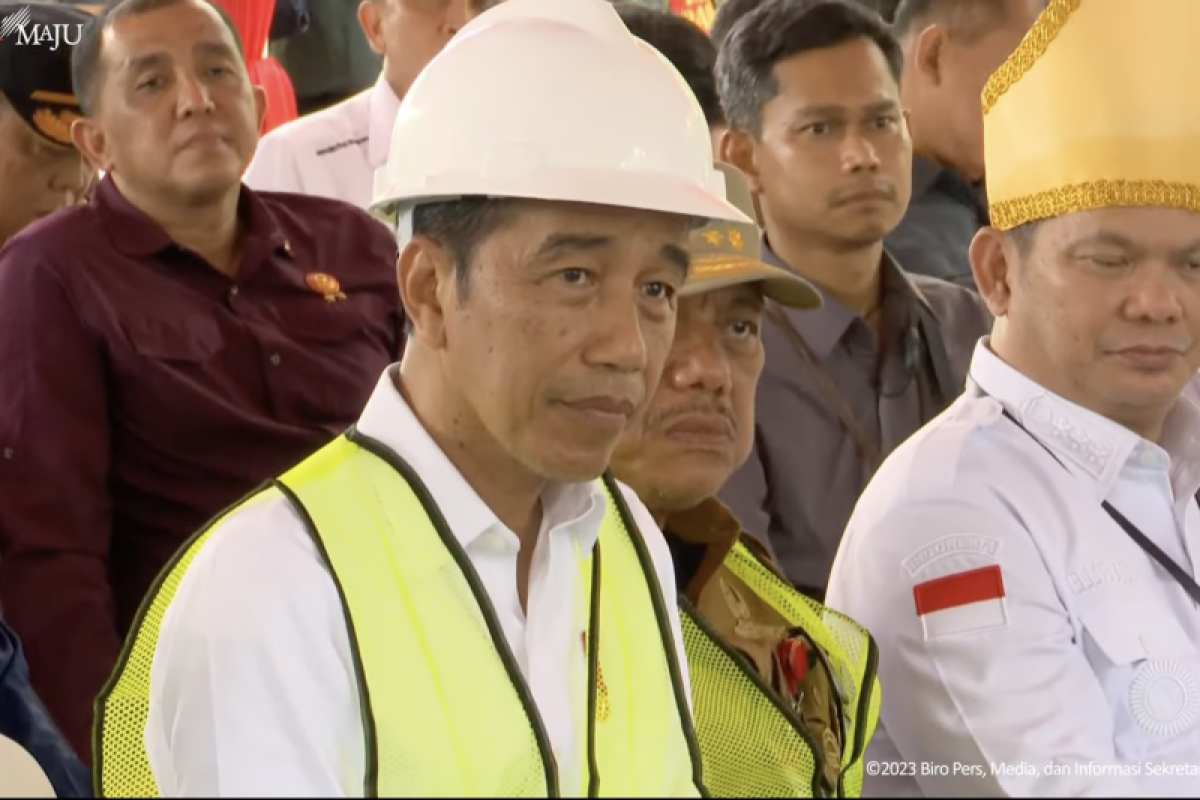 Jokowi menekankan konektivitas untuk persatuan bangsa dengan membuka BTS 4G