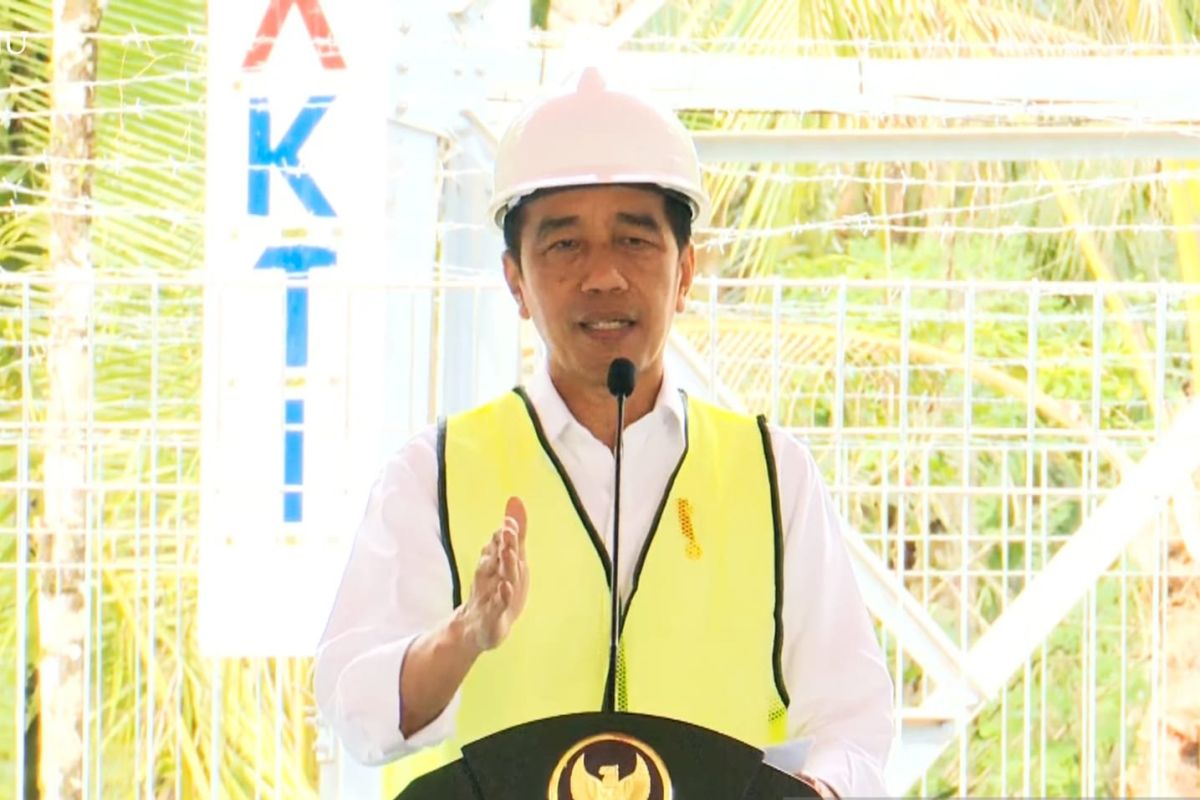 Presiden Jokowi memerintahkan Panglima dan Kapolri kawal proyek BTS 4G di Papua