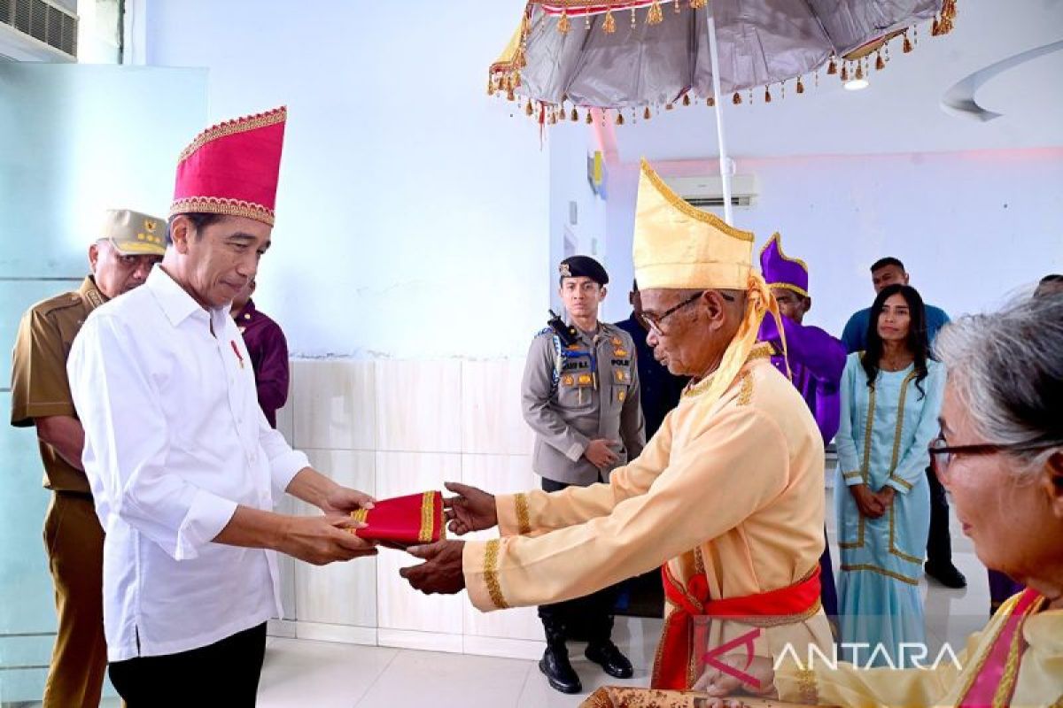 Jokowi mendapat anugerah gelar adat di Talaud