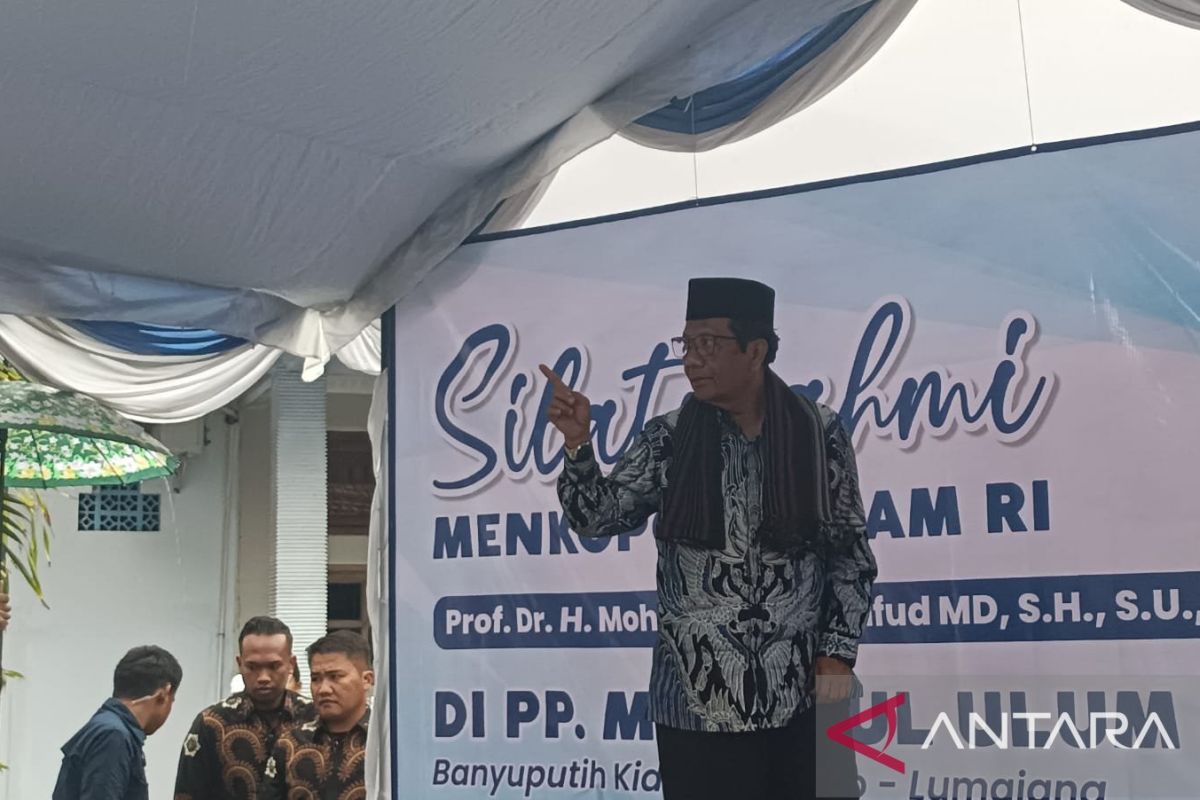 Mahfud ajak santri Ponpes Miftahul Ulum Lumajang jaga NKRI