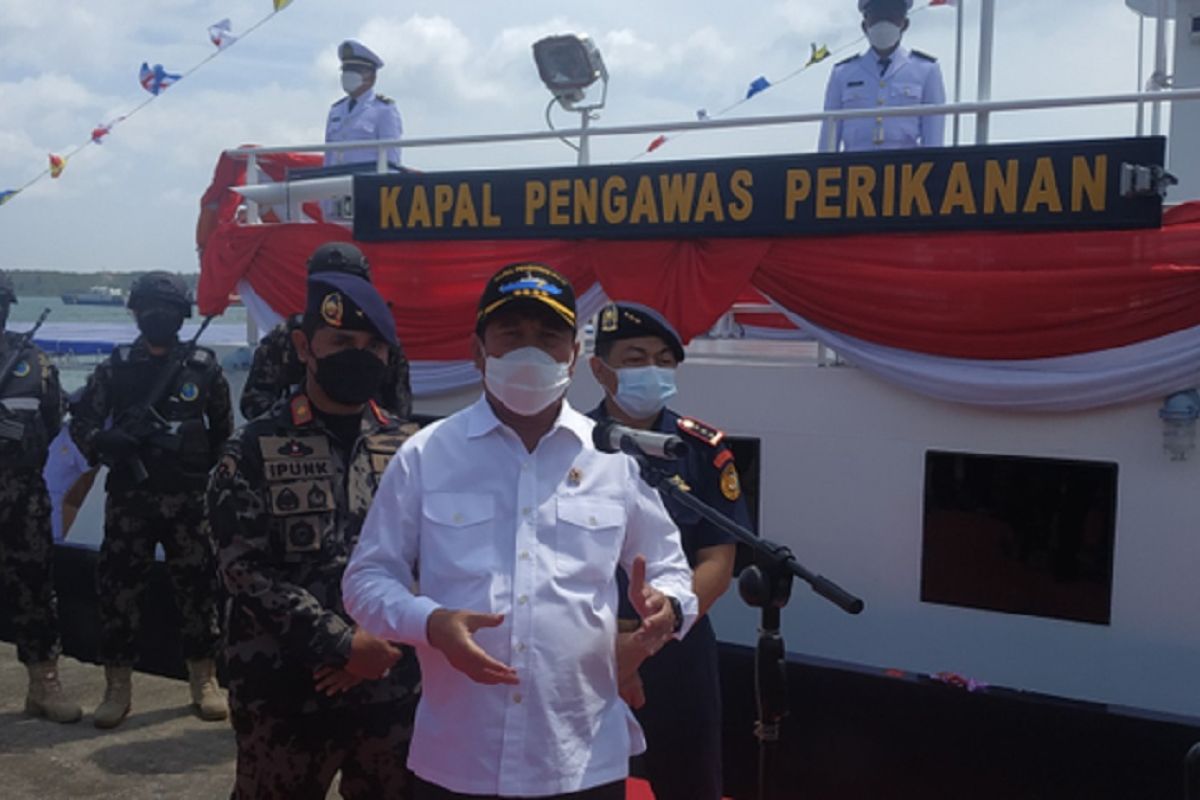 Menteri Kelautan dan perikanan resmikan 2 kapal pengawas di Batam