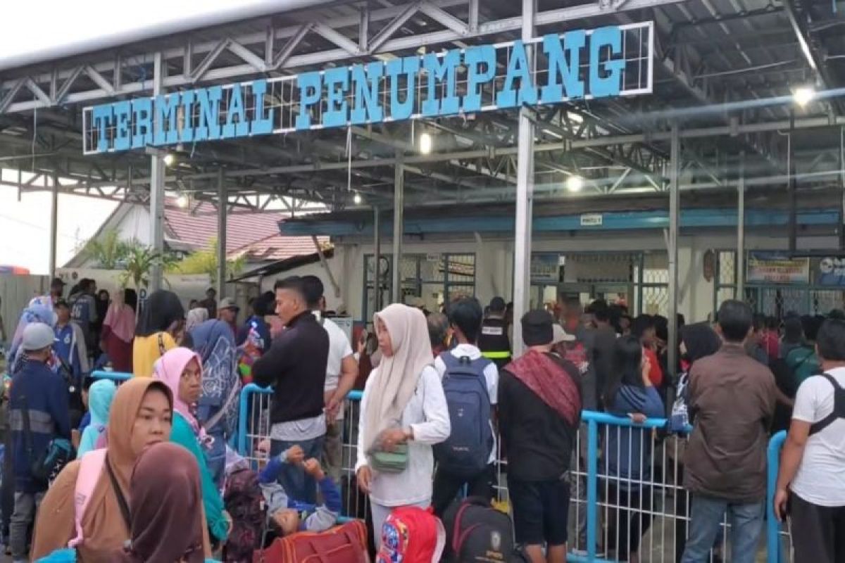 Bupati berharap pengembangan terminal penumpang Pelabuhan Sampit kembali diprogramkan