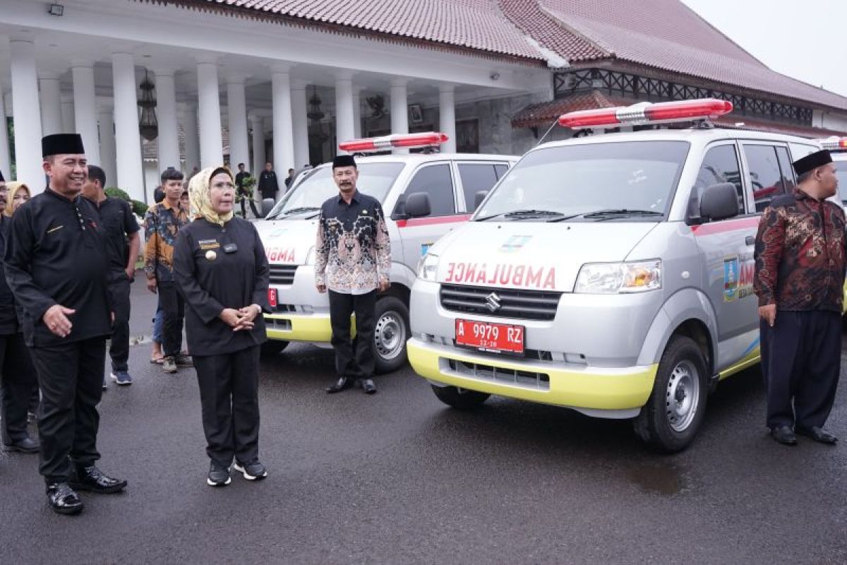 Pemkab Serang beri reward kader posyandu hingga hibah ambulans desa