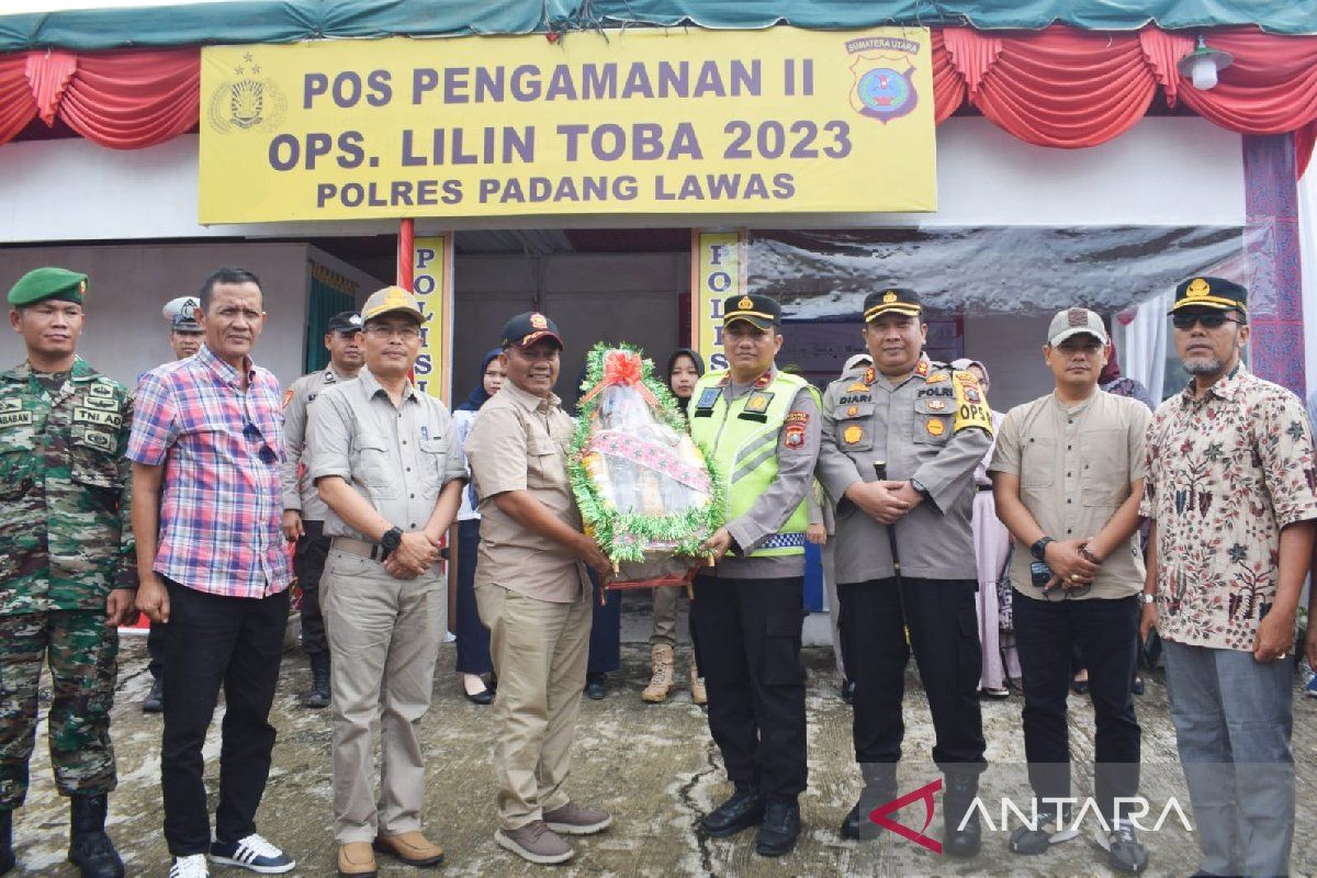 Plt Bupati Padang Lawas dan Kapolres tinjau pos pengamanan Natal-Tahun Baru