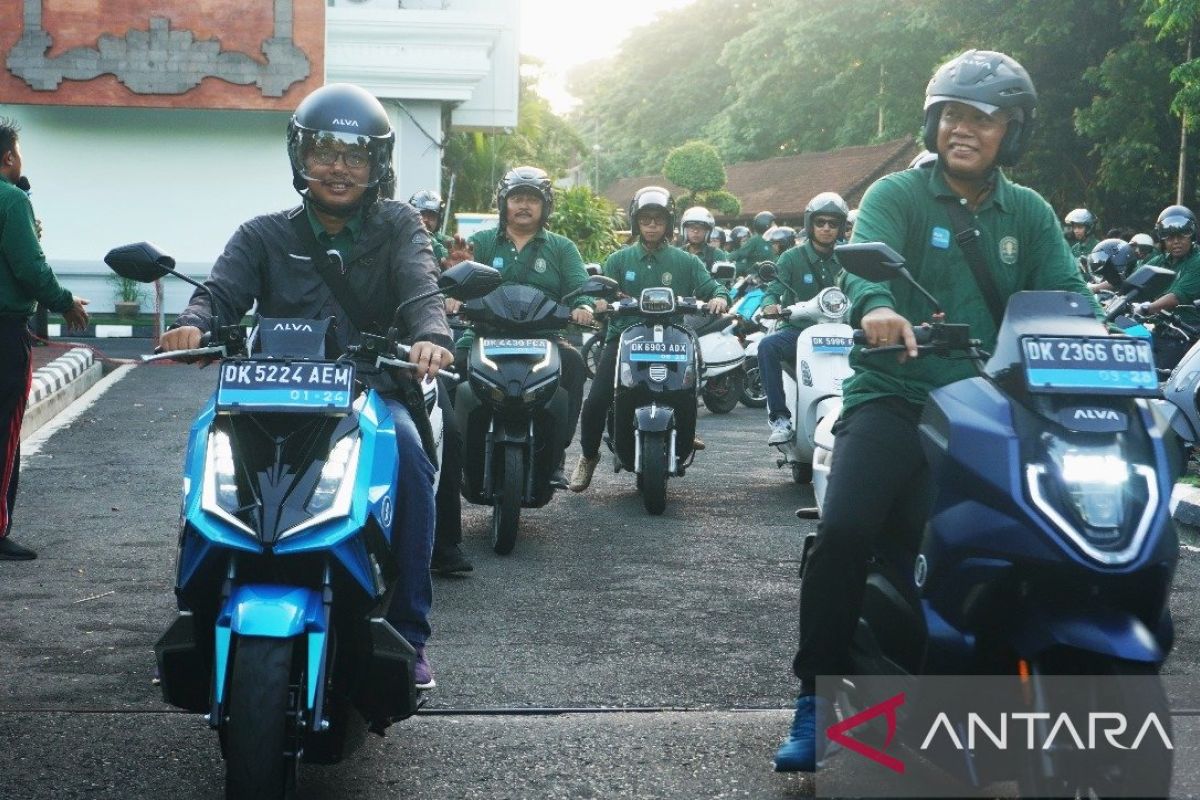 PLN Unit Induk Distribusi Bali kampanye kendaraan listrik dorong transisi energi