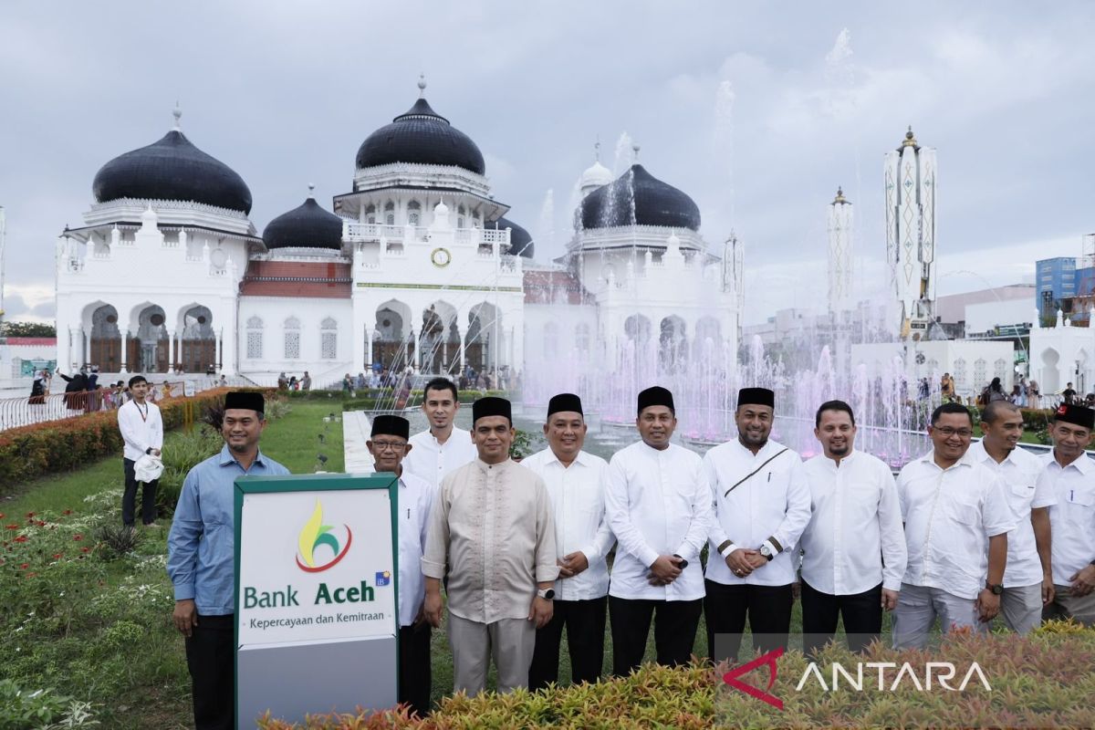 Bank Aceh resmikan air mancur dan taman penyejuk hati Mesjid Raya Baiturrahman