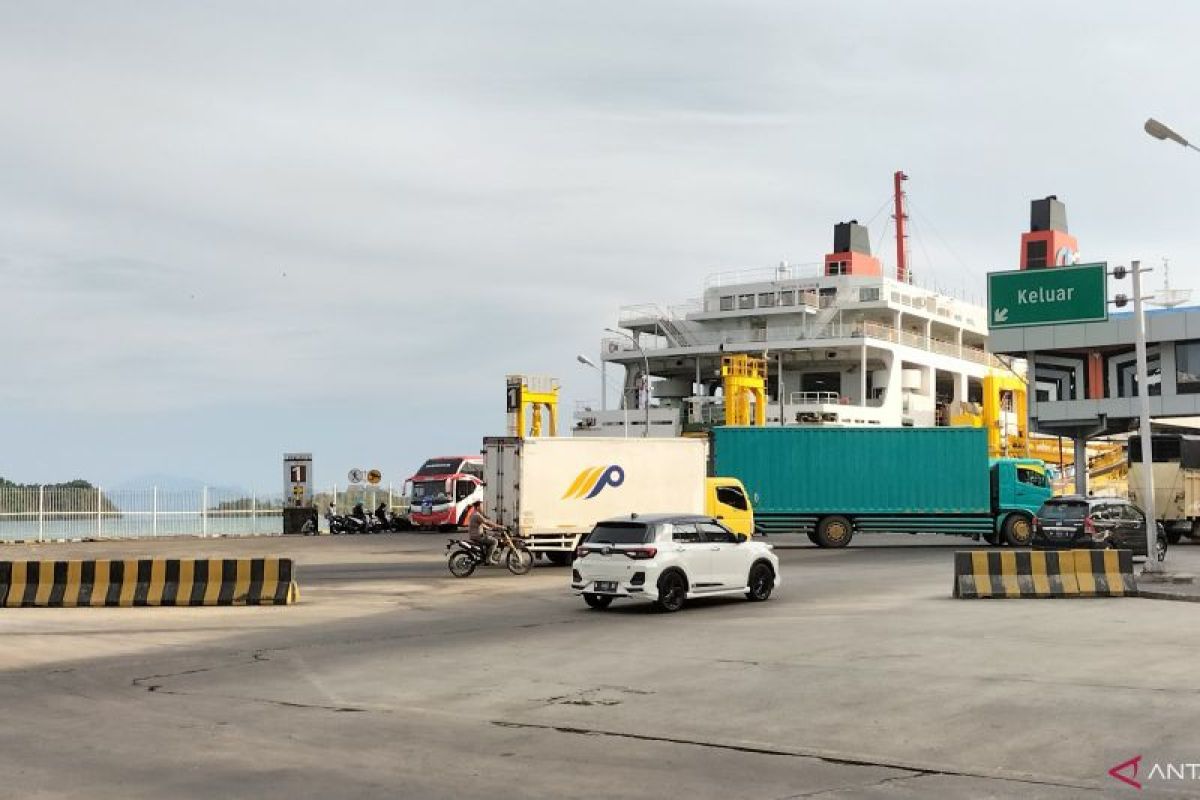 Arus balik di Pelabuhan Bakauheni menuju Merak ramai lancar pada H+4