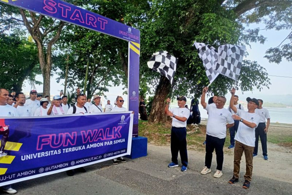 UT Ambon gandeng Lantamal IX jalan santai sambil perkenalkan kampus