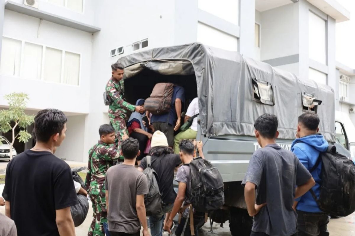 TNI AL Dumai amankan 36 PMI ilegal dari Malaysia