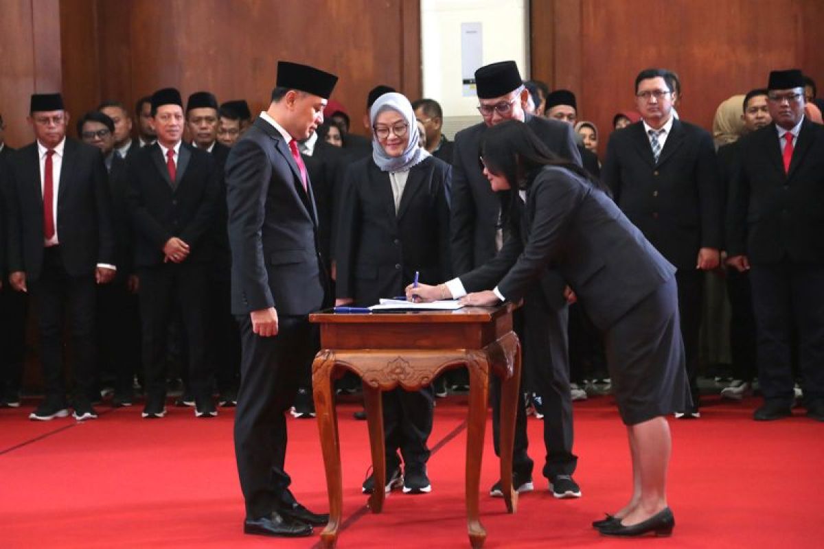 Wali Kota Surabaya rotasi sembilan Kepala OPD jelang akhir 2023