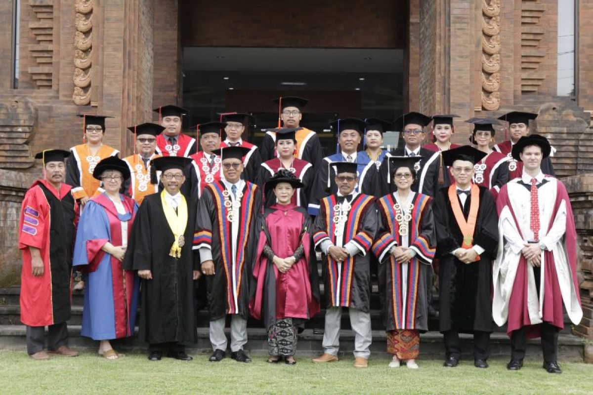 Rektor Universitas Ngurah Rai Bali dikukuhkan sebagai Guru Besar Ilmu Kebijakan Publik