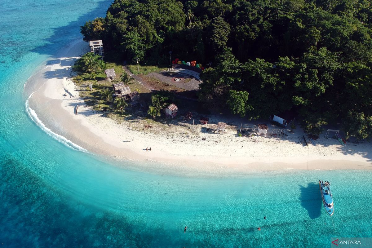 Indonesia issues tsunami warning after 7.4 quake off Philippines