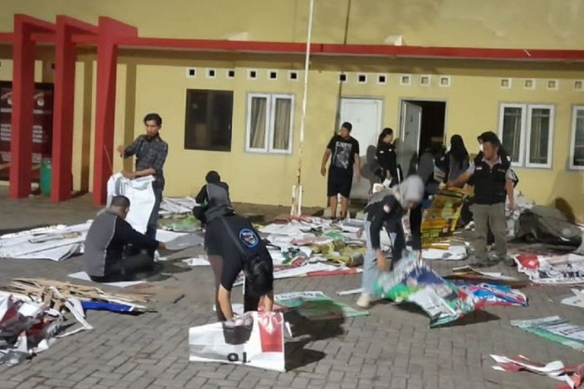 Bawaslu Semarang amankan 1.241 APK langgar aturan, Gerindra terbanyak