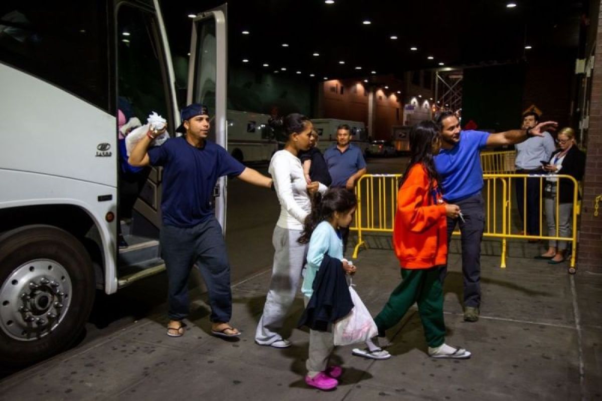 New York, Amerika Serikat batasi kedatangan bus migran